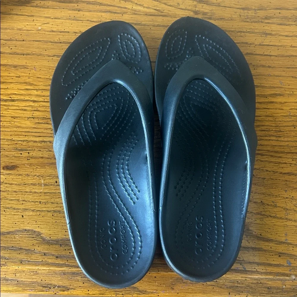 CROCS Flip Flops - Picture 2 of 4